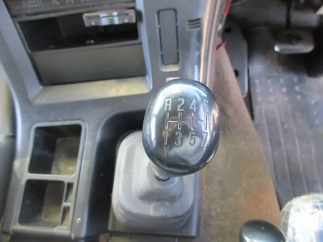 いすゞ ギガ QKG-CYM77A(6x2)の写真39