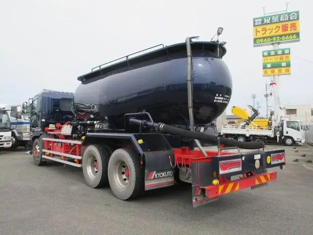 日野 プロフィア QPG-FR1APEA(6x2)の写真2