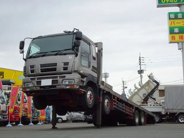 いすゞ ギガ PDG-CYH77W8(8x4)の写真1