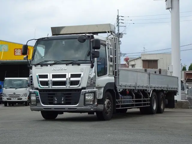 いすゞ ギガ QKG-CYM77A(2WD)の写真1