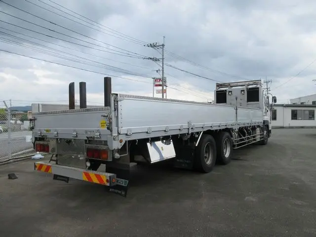 いすゞ ギガ QKG-CYM77A(2WD)の写真2