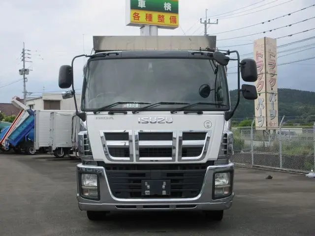 いすゞ ギガ QKG-CYM77A(2WD)の写真4