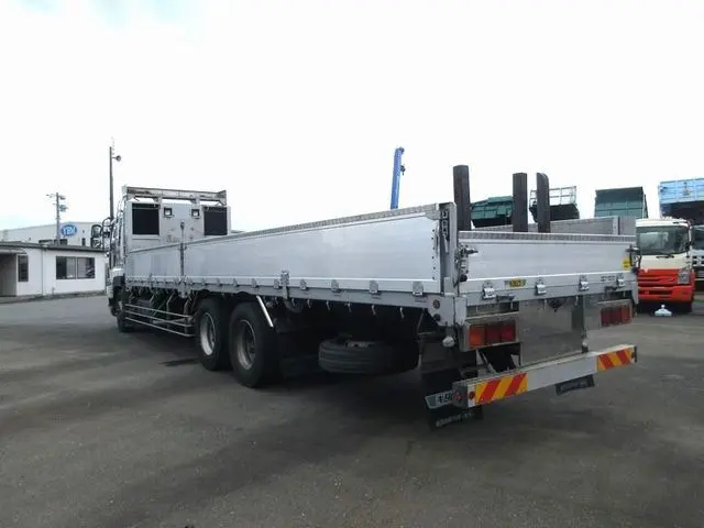 いすゞ ギガ QKG-CYM77A(2WD)の写真7