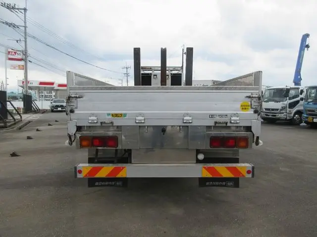 いすゞ ギガ QKG-CYM77A(2WD)の写真8