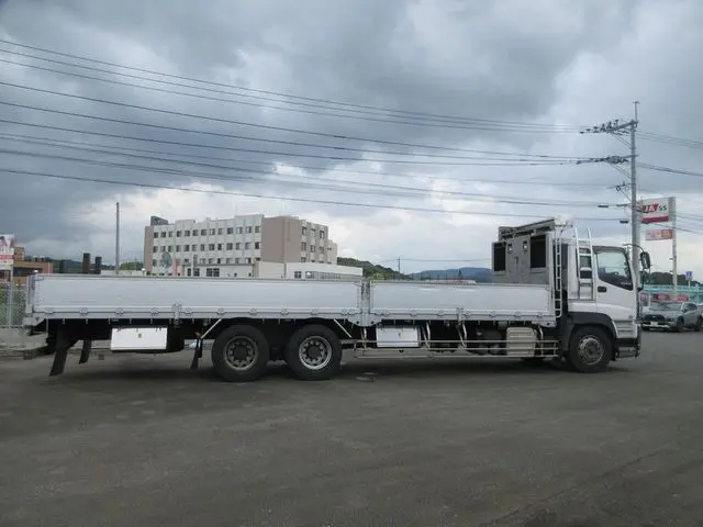 いすゞ ギガ QKG-CYM77A(2WD)の写真10