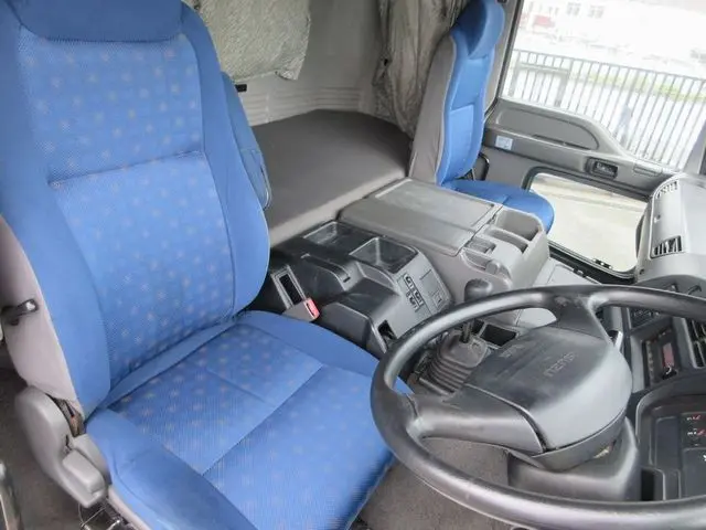 いすゞ ギガ QKG-CYM77A(2WD)の写真27