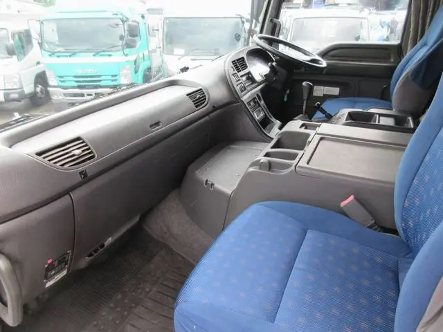 いすゞ ギガ QKG-CYM77A(2WD)の写真30
