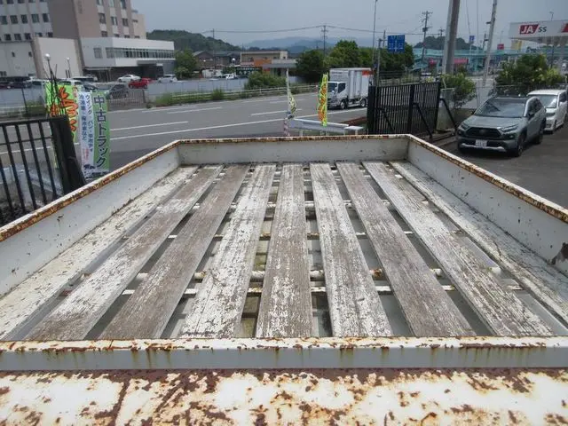 いすゞ エルフ TRG-NPR85AR(2WD)の写真5