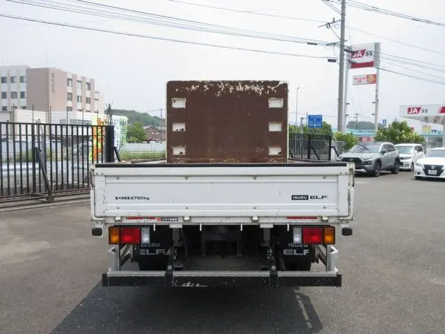 いすゞ エルフ TRG-NPR85AR(2WD)の写真8