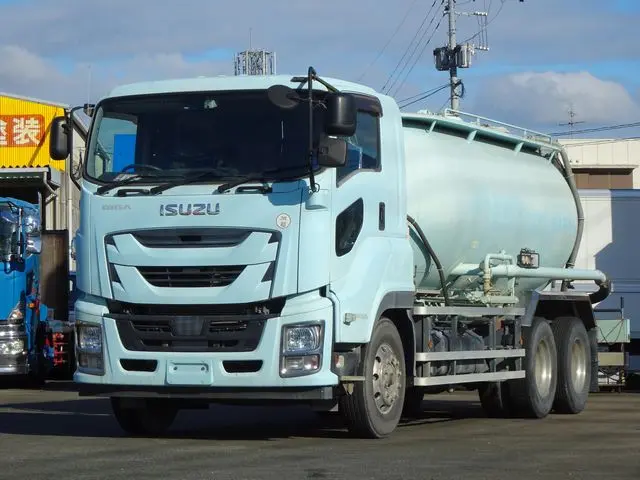 いすゞ ギガ QKG-CYM77BM(6x2)の写真1