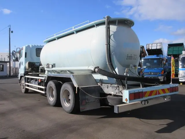 いすゞ ギガ QKG-CYM77BM(6x2)の写真2