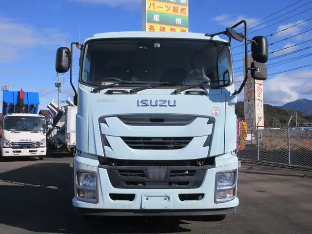 いすゞ ギガ QKG-CYM77BM(6x2)の写真4