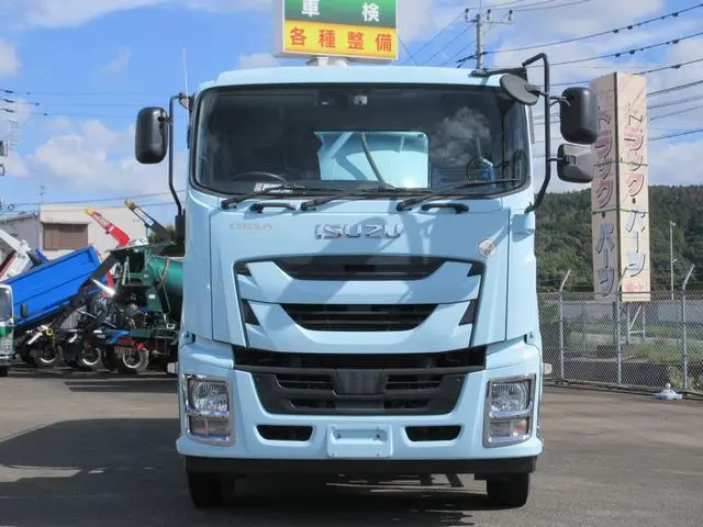 いすゞ ギガ QKG-CYM77BM(6x2)の写真4