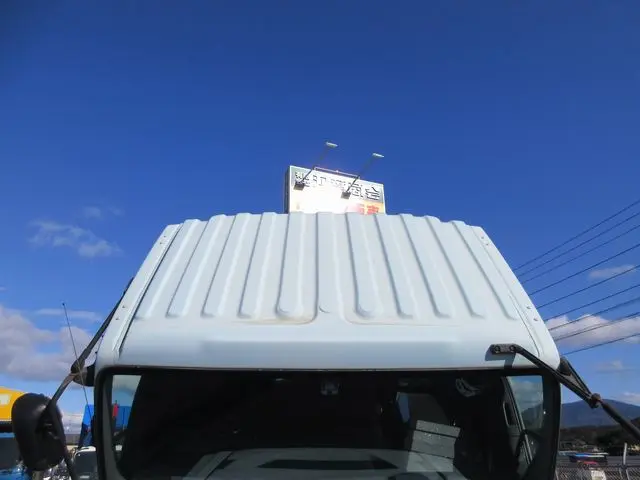 いすゞ ギガ QKG-CYM77BM(6x2)の写真5