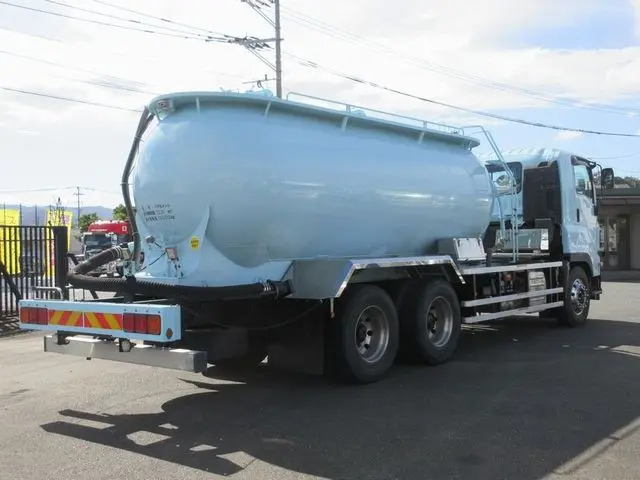 いすゞ ギガ QKG-CYM77BM(6x2)の写真6