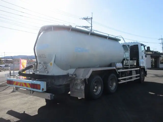 いすゞ ギガ QKG-CYM77BM(6x2)の写真8