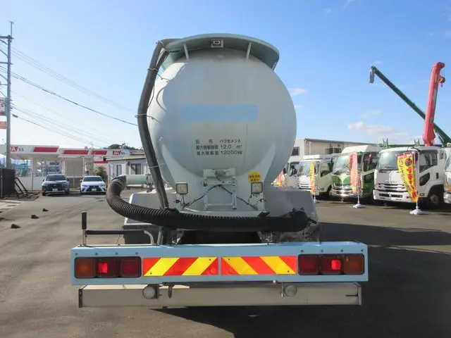 いすゞ ギガ QKG-CYM77BM(6x2)の写真9