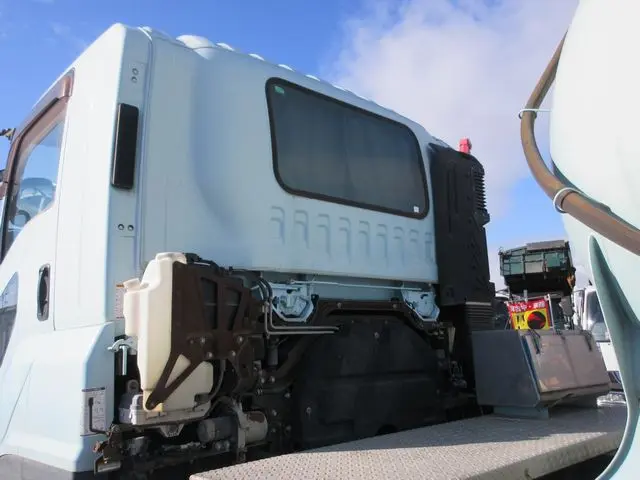 いすゞ ギガ QKG-CYM77BM(6x2)の写真12