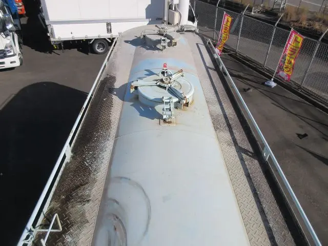 いすゞ ギガ QKG-CYM77BM(6x2)の写真17