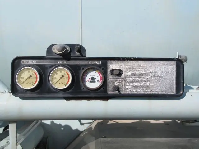 いすゞ ギガ QKG-CYM77BM(6x2)の写真20