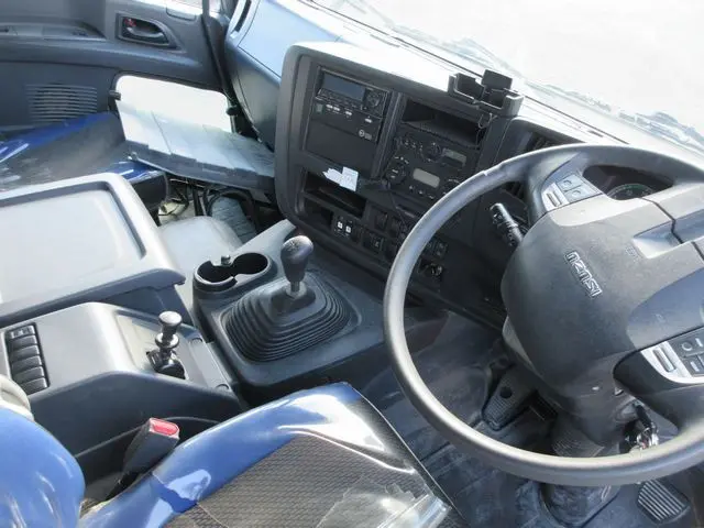 いすゞ ギガ QKG-CYM77BM(6x2)の写真35