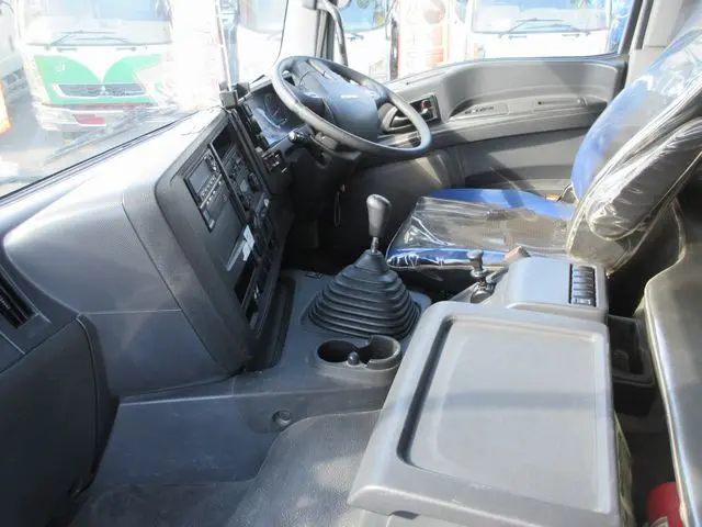 いすゞ ギガ QKG-CYM77BM(6x2)の写真37