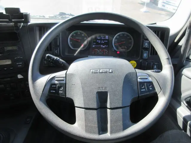 いすゞ ギガ QKG-CYM77BM(6x2)の写真38