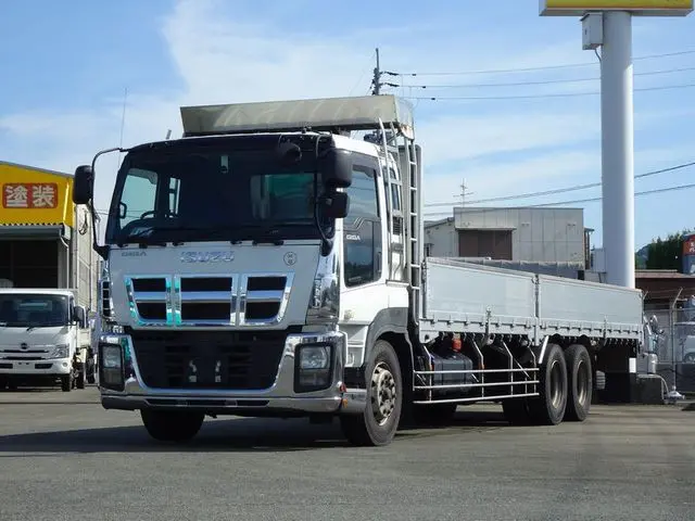いすゞ ギガ QKG-CYM77A(6x2)の写真1