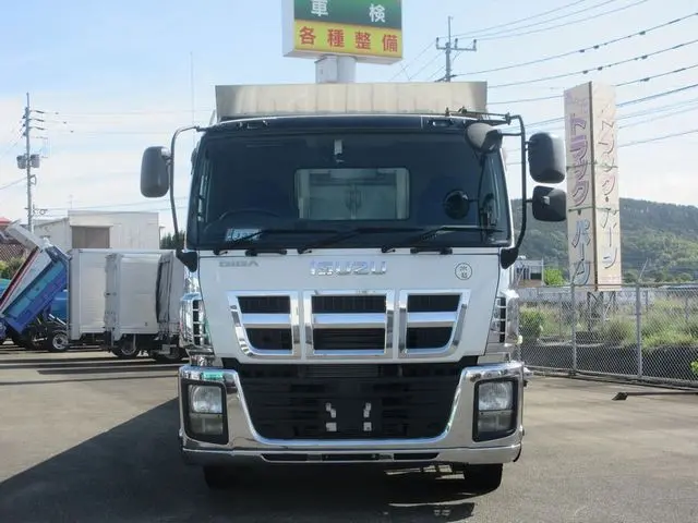 いすゞ ギガ QKG-CYM77A(6x2)の写真4