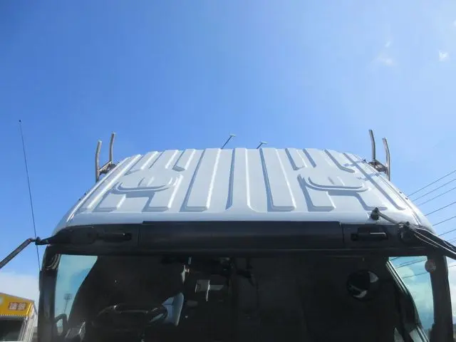 いすゞ ギガ QKG-CYM77A(6x2)の写真5