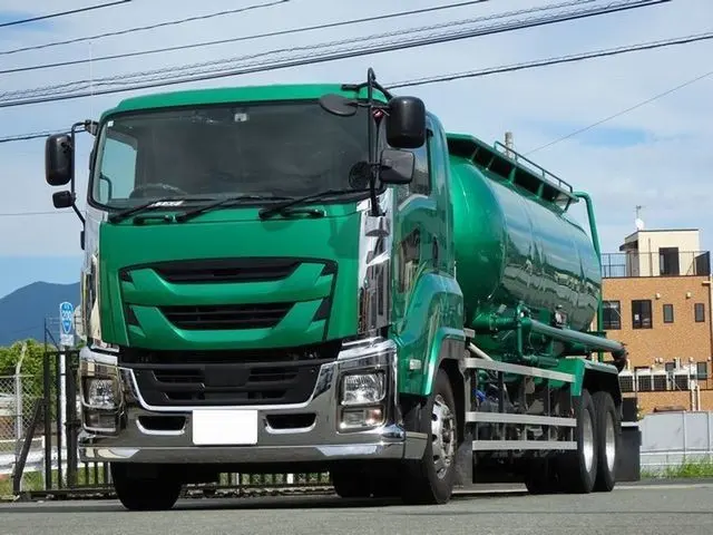 いすゞ ギガ QPG-CYL77B(6x2)の写真1