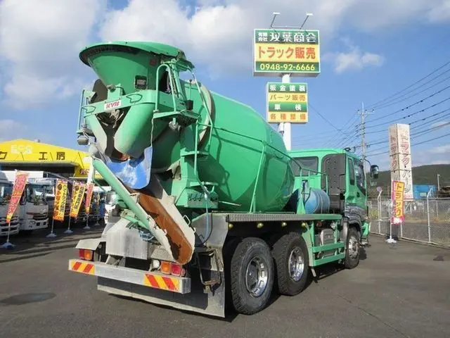 いすゞ ギガ QKG-CXZ77AT(6x4)の写真2