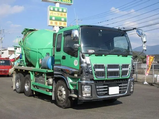 いすゞ ギガ QKG-CXZ77AT(6x4)の写真3