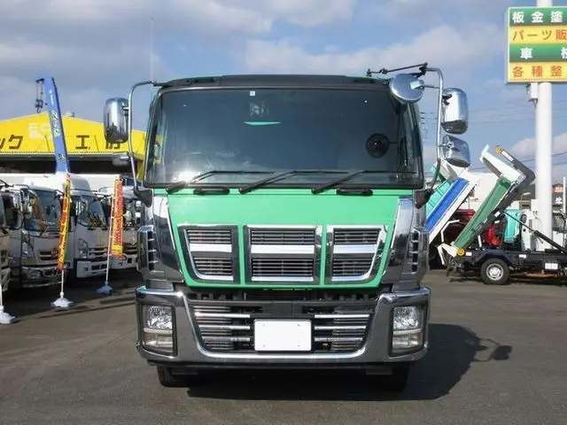 いすゞ ギガ QKG-CXZ77AT(6x4)の写真4