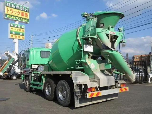 いすゞ ギガ QKG-CXZ77AT(6x4)の写真6