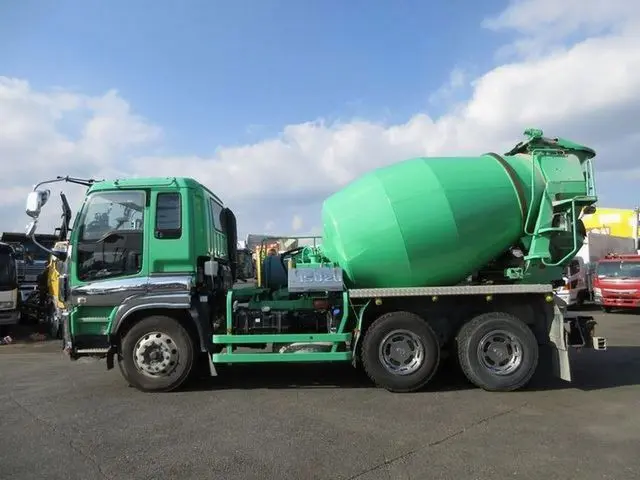 いすゞ ギガ QKG-CXZ77AT(6x4)の写真8