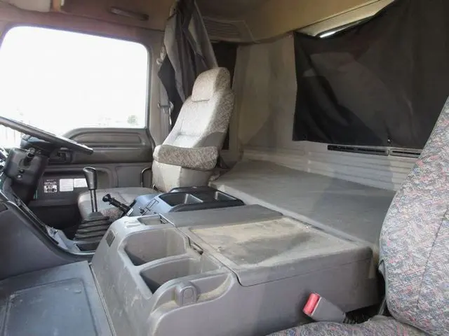 いすゞ ギガ QKG-CXZ77AT(6x4)の写真32