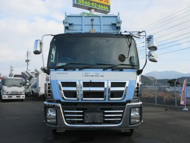 いすゞ ギガ QKG-CXZ77AT(6x4)の写真3