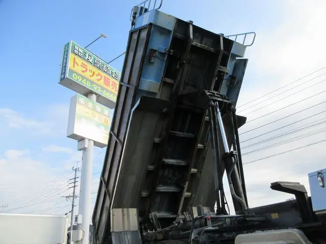 いすゞ ギガ QKG-CXZ77AT(6x4)の写真29