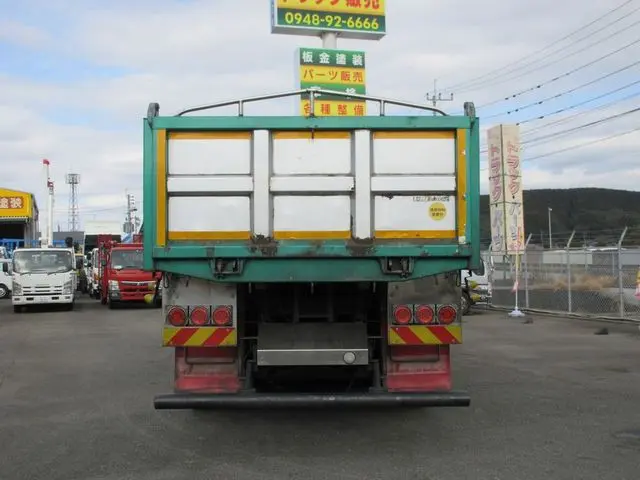 いすゞ ギガ QKG-CYM77AM(6x2)の写真7