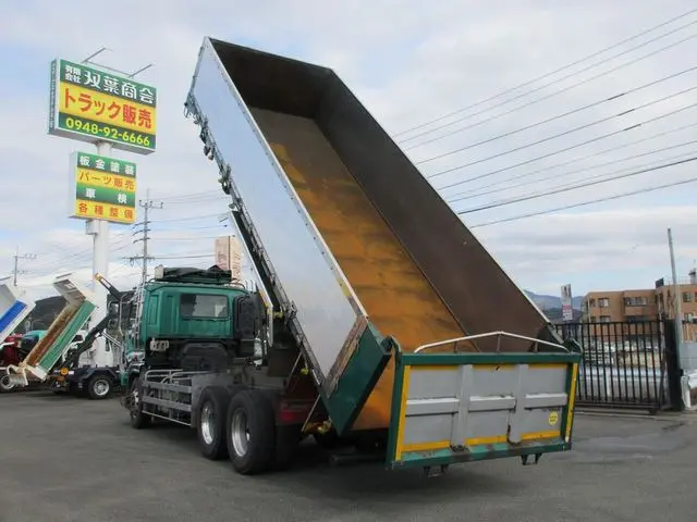 いすゞ ギガ QKG-CYM77AM(6x2)の写真11