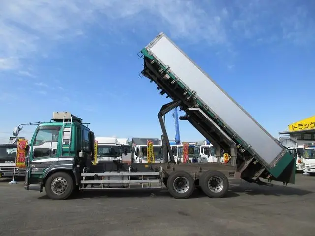 いすゞ ギガ QKG-CYM77AM(6x2)の写真12