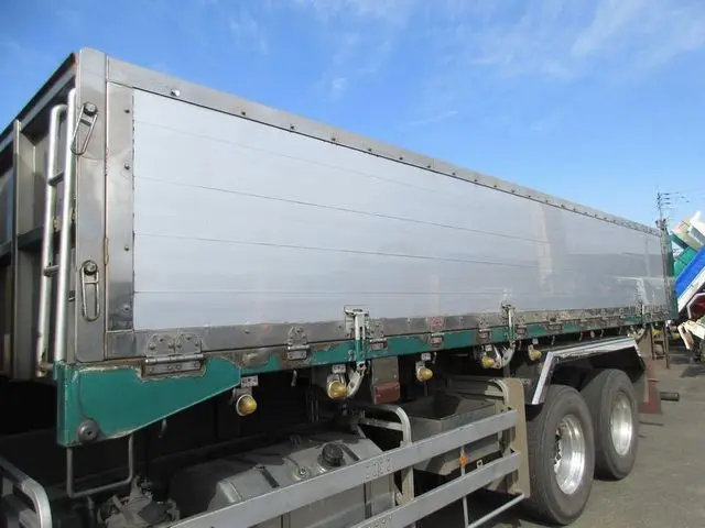 いすゞ ギガ QKG-CYM77AM(6x2)の写真14