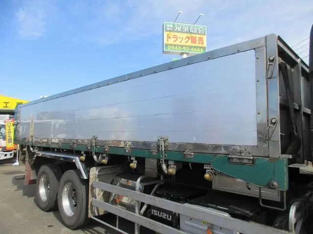 いすゞ ギガ QKG-CYM77AM(6x2)の写真15