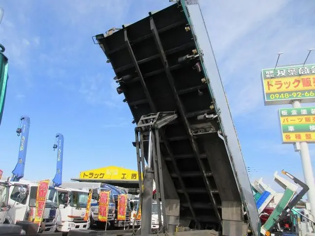 いすゞ ギガ QKG-CYM77AM(6x2)の写真27