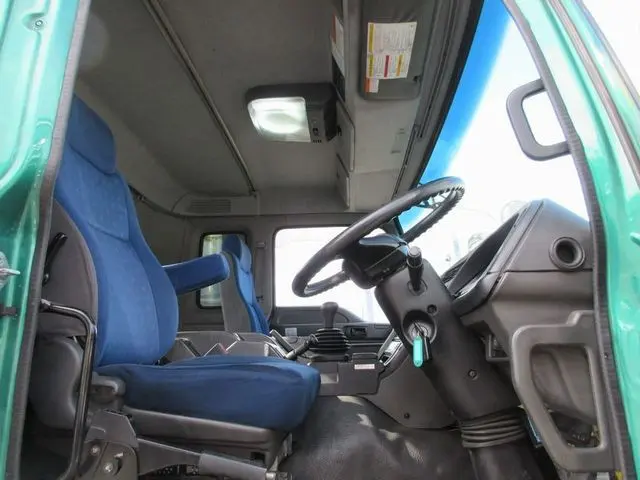 いすゞ ギガ QKG-CYM77AM(6x2)の写真36