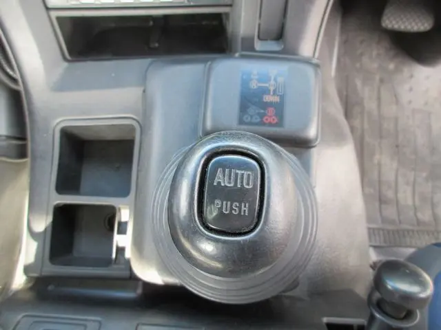 いすゞ ギガ QKG-CYM77AM(6x2)の写真40