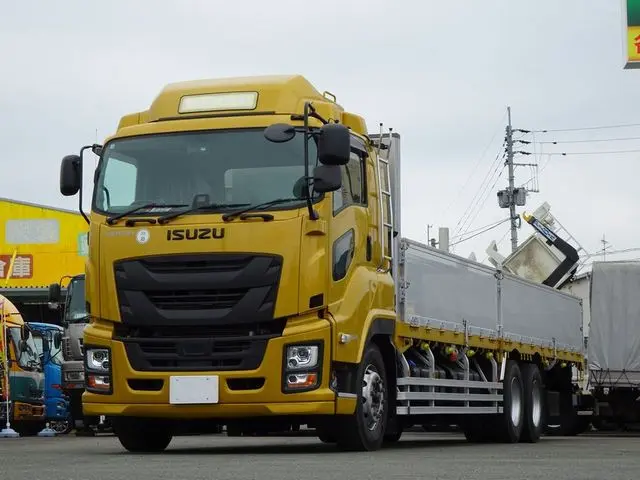いすゞ ギガ 2PG-CYM77C(6x2)の写真1