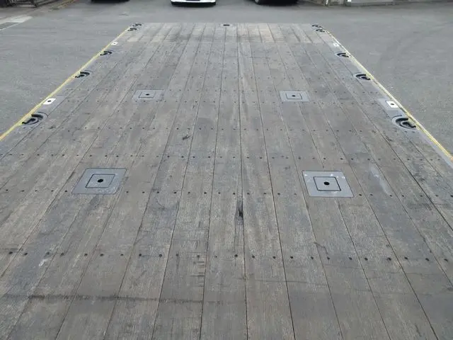 いすゞ ギガ 2PG-CYM77C(6x2)の写真11