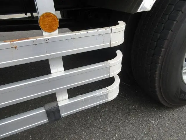 いすゞ ギガ 2PG-CYM77C(6x2)の写真21